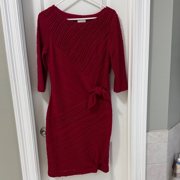 Donna Morgan Burgundy Textured Tie-Waist Midi Dress - Picture 6 of 6